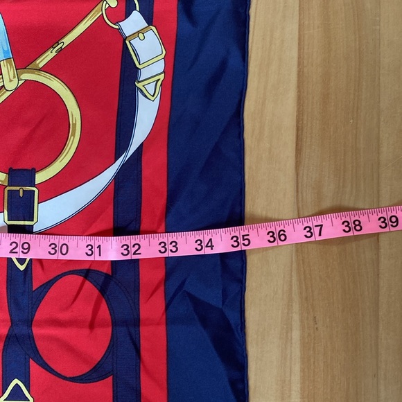 Hermes Eperon D'Or forever scarf approx 35”x35” silk, hand stitched rolled edges - Picture 12 of 16